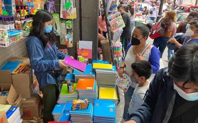 Regreso a clases “ahorca” a padres de familia en Veracruz; no alcanza para todo