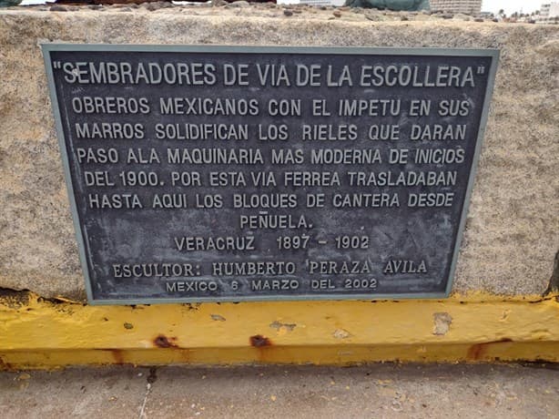 Esto representan las esculturas colocadas en el muelle del Malecón de Veracruz