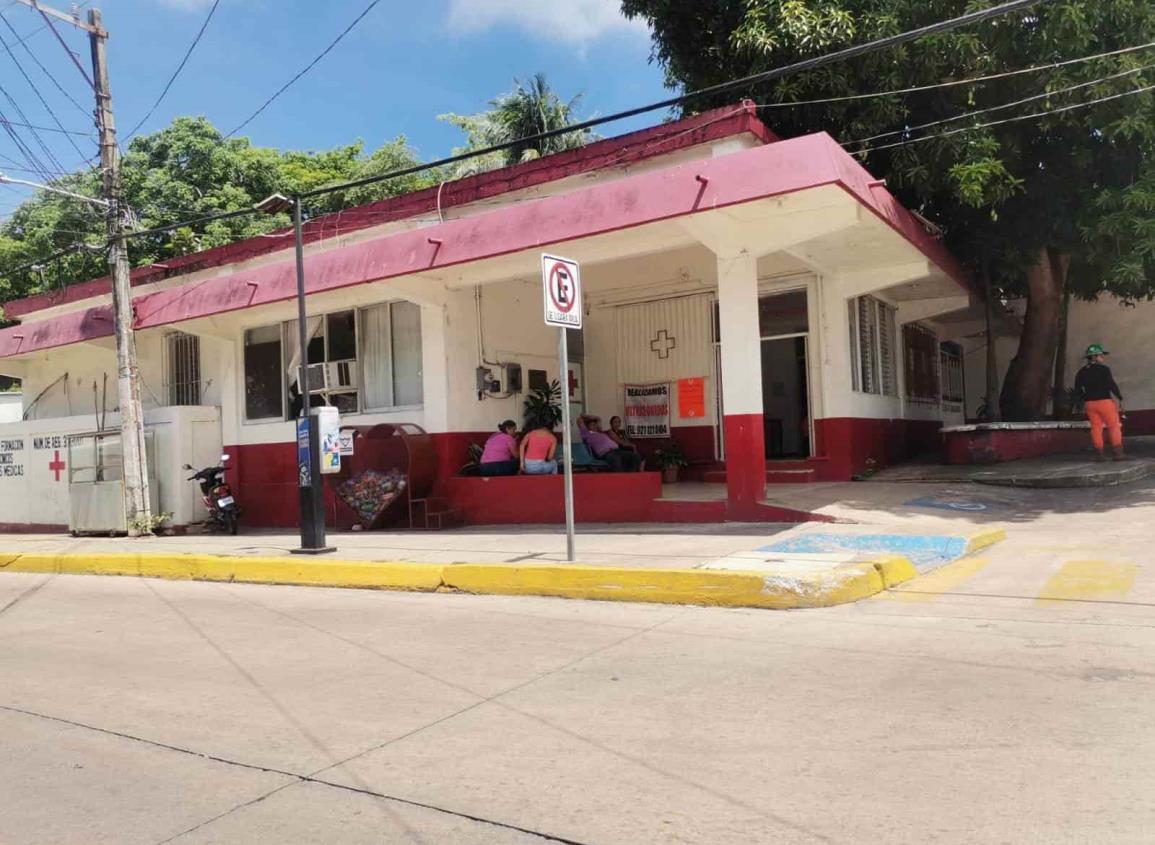 Alumnos acuden a la Cruz Roja para obtener su certificado médico