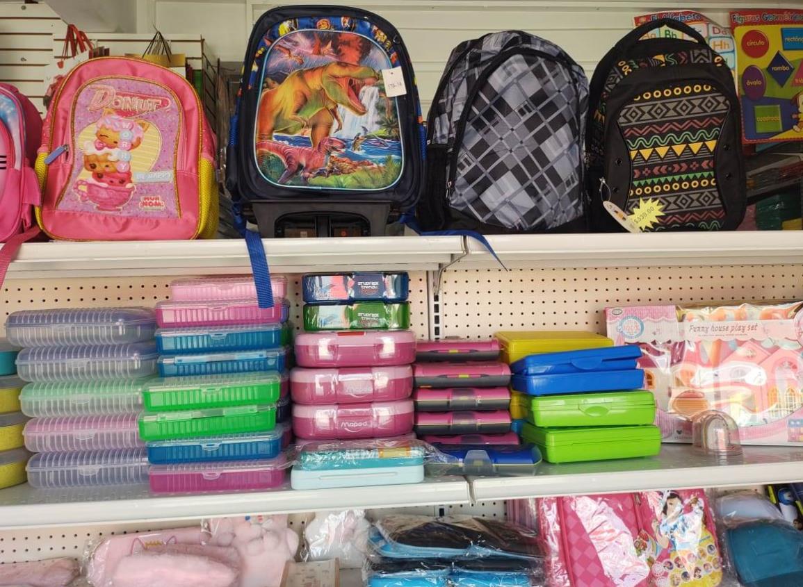 Se alistan para el regreso a clases en Moloacán