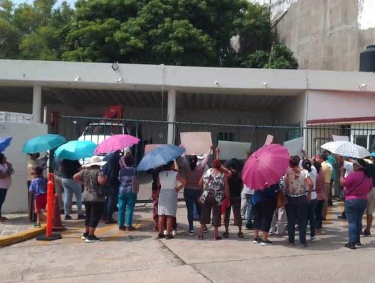Protestan habitantes de villa Allende frente a CFE; exigen mejoras en el servicio l VIDEO