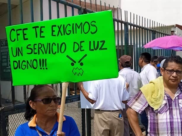 Protestan habitantes de villa Allende frente a CFE; exigen mejoras en el servicio l VIDEO