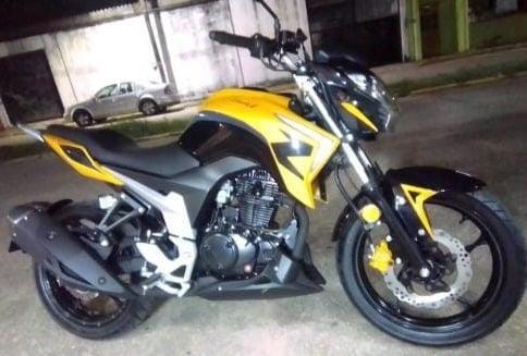 A base de balazos delincuente se robó motocicleta en Minatitlán