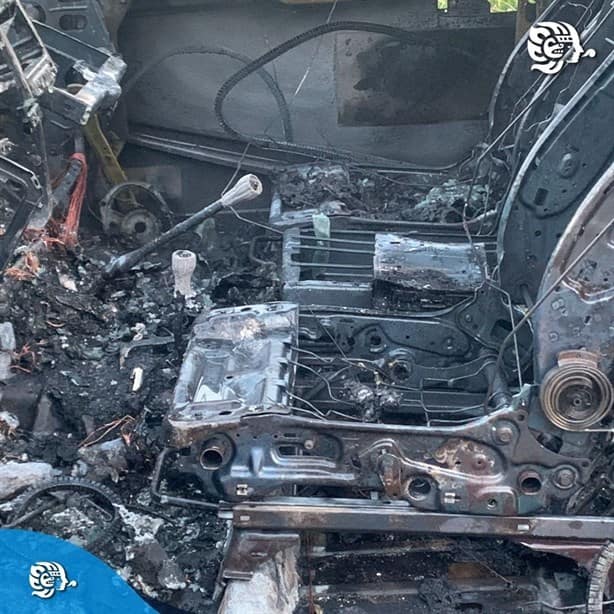 Arde en llamas camioneta con trabajadores a bordo sobre la Transístmica Jaltipan- Acayucan  l VIDEO