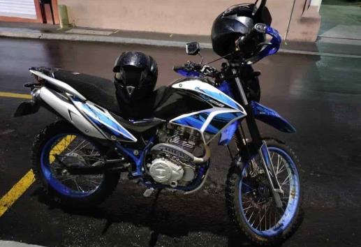 A punta de pistola, lo despojan de moto cerca de Palacio Municipal de Tlilapan