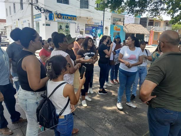 Alumnos de la UPN bloquean calles en Veracruz; exigen la entrega de su título | VIDEO