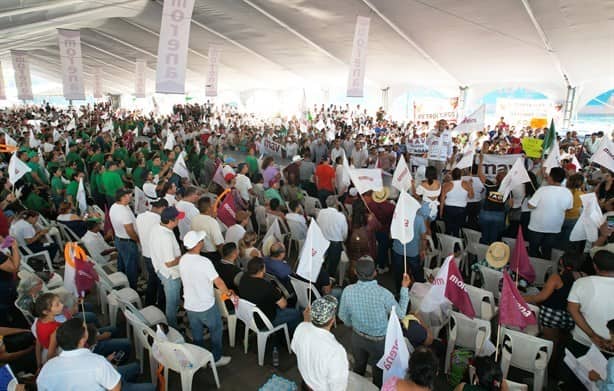 Adán Augusto López Hernández se prodiga en un amplio reconocimiento a la 4T de la vida pública en México, en Veracruz