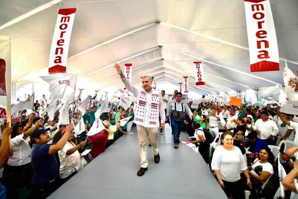 Adán Augusto López Hernández se prodiga en un amplio reconocimiento a la 4T de la vida pública en México, en Veracruz