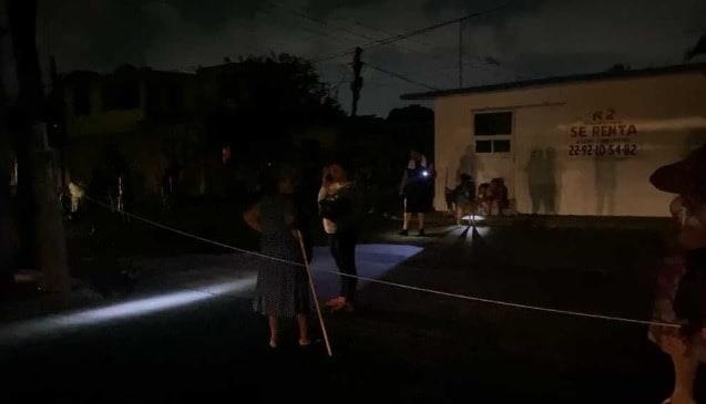 Bloqueo en la colonia Hidalgo, en Veracruz; llevan 8 días sin luz y agua