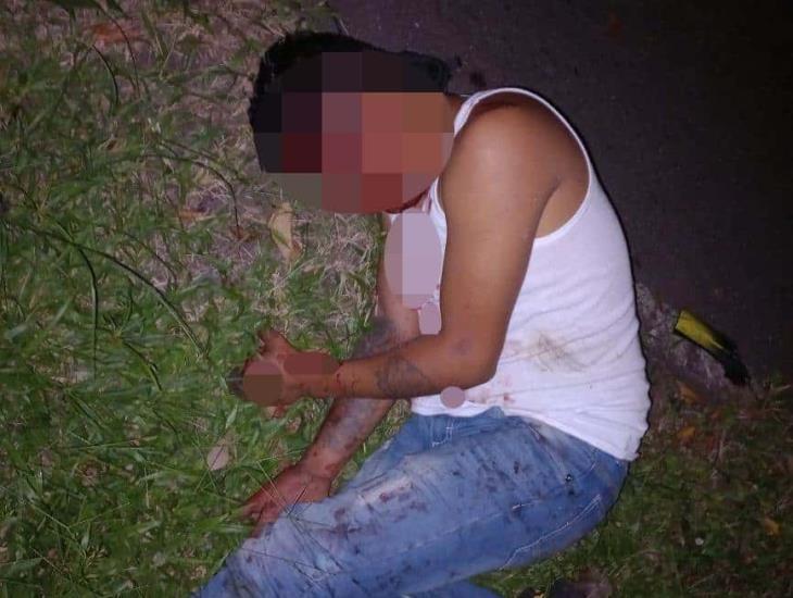 Motociclista sufre lesiones graves tras impacto de camioneta en la carretera Tonalá-Agua Dulce