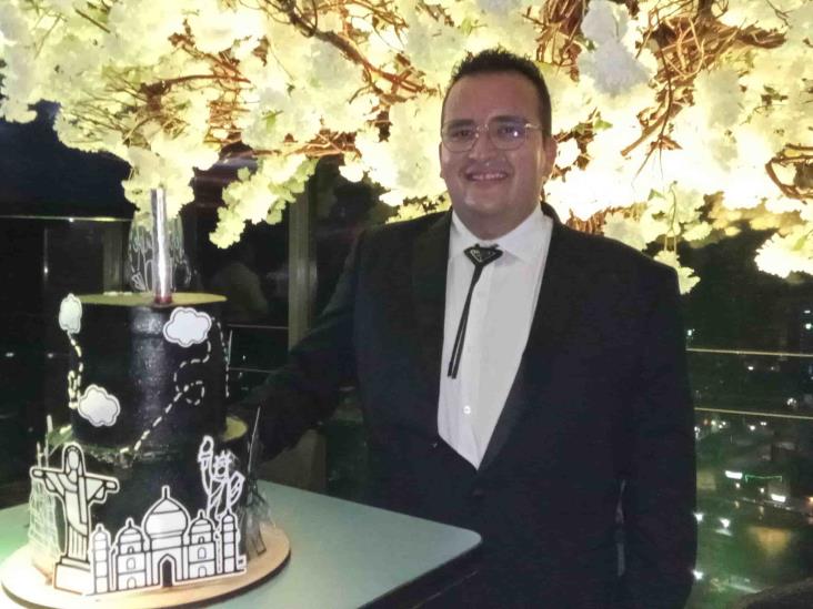 Lud Cabrera celebró 32 años de feliz existencia