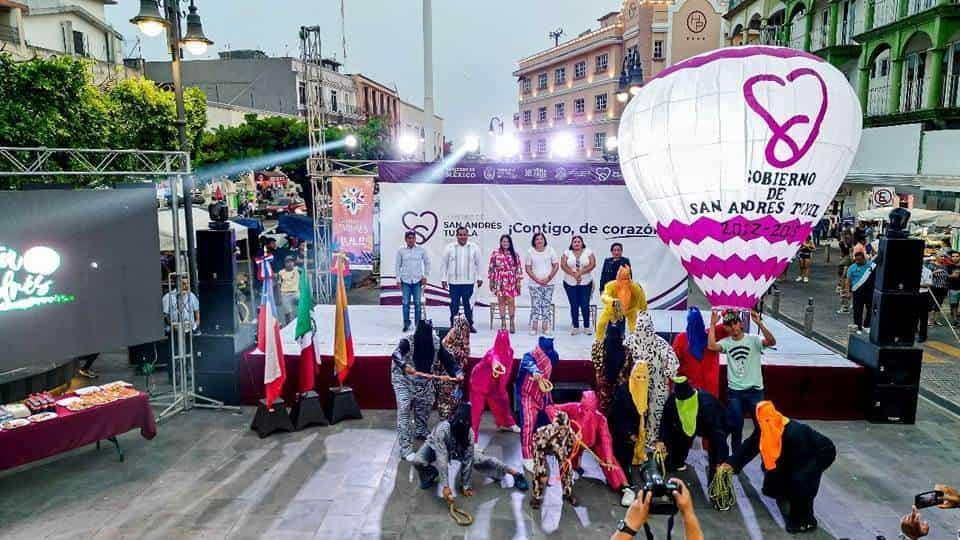 Cuarta Muestra del Festival del Globo de Papel en San Andrés Tuxtla