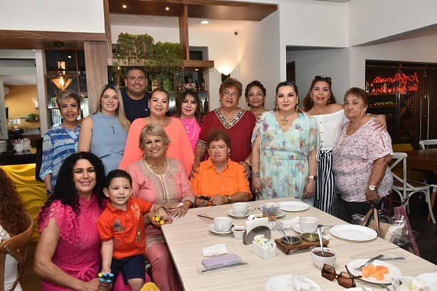 Clara Dekin de Duncan celebra su cumpleaños