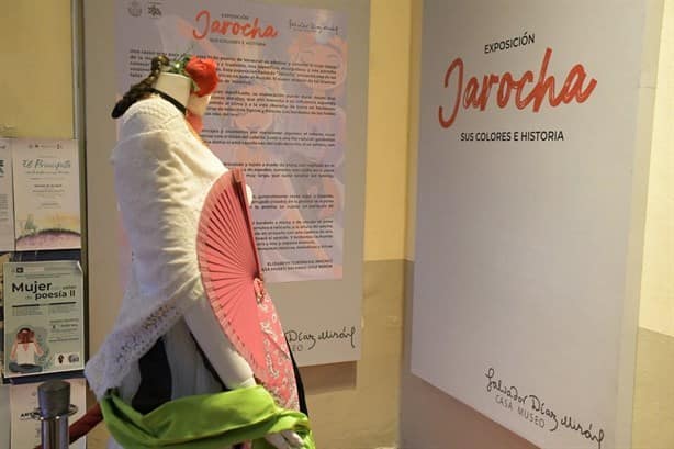 Realizan exposición sobre el traje de jarocha