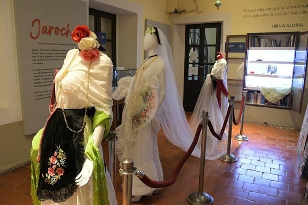 Realizan exposición sobre el traje de jarocha