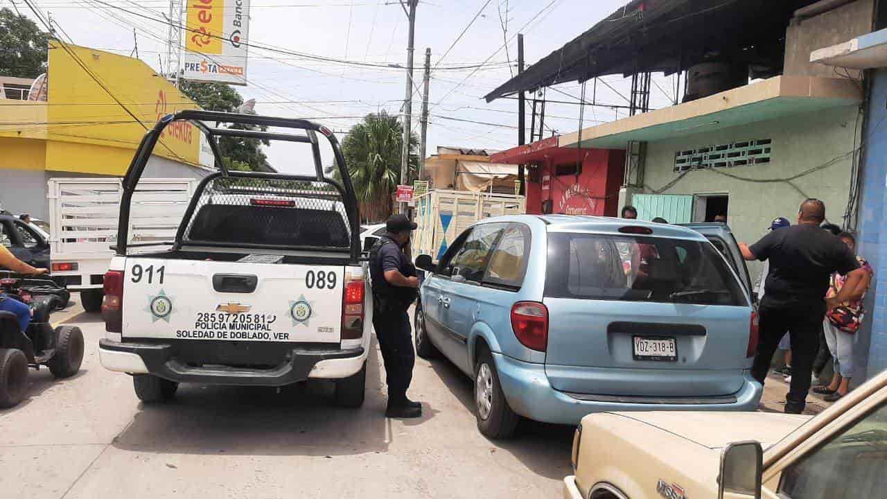 Dejan encerrado en camioneta a abuelito con síndrome de Down en Soledad de Doblado