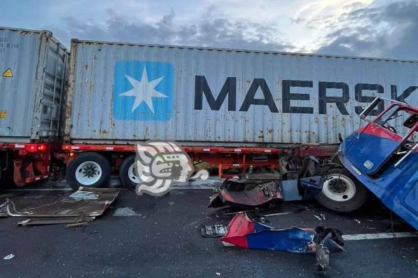 Chocan dos tráileres en el libramiento de Rinconada; hay un lesionado