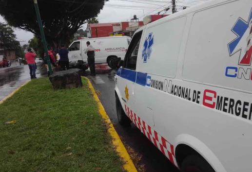 Motociclista choca en Xalapa contra ambulancia de Apazapan