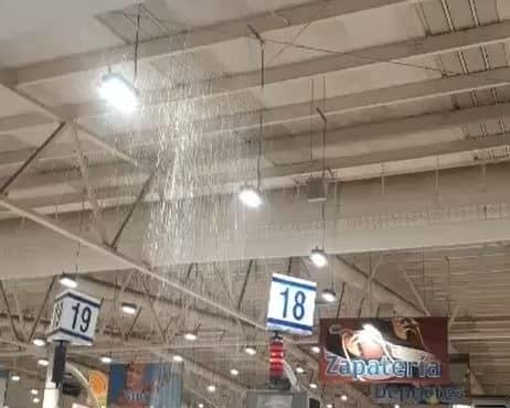 Sorprende chorros de agua en centro comercial de Las Brisas, en Veracruz | VIDEO