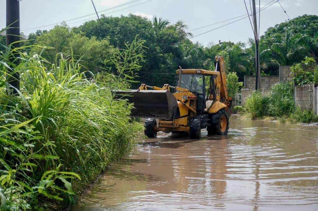 Realizan trabajos preventivos en Boca del Río para evitar riesgos por lluvias