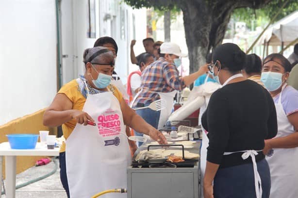 Petra Reyes, palmeadora en las fiestas del queso fresco más grande de México, en Tlalixcoyan