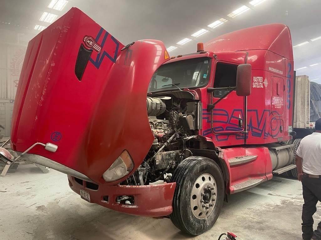 Evitan incendio de tractocamión en Acayucan