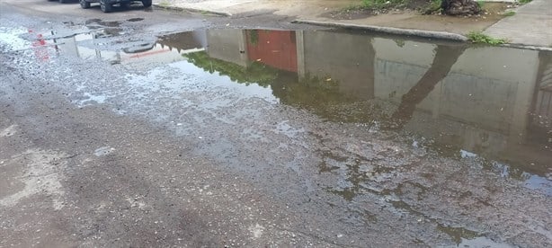 Fuga de aguas negras afecta a vecinos de Boca del Río; exigen solución a CAB