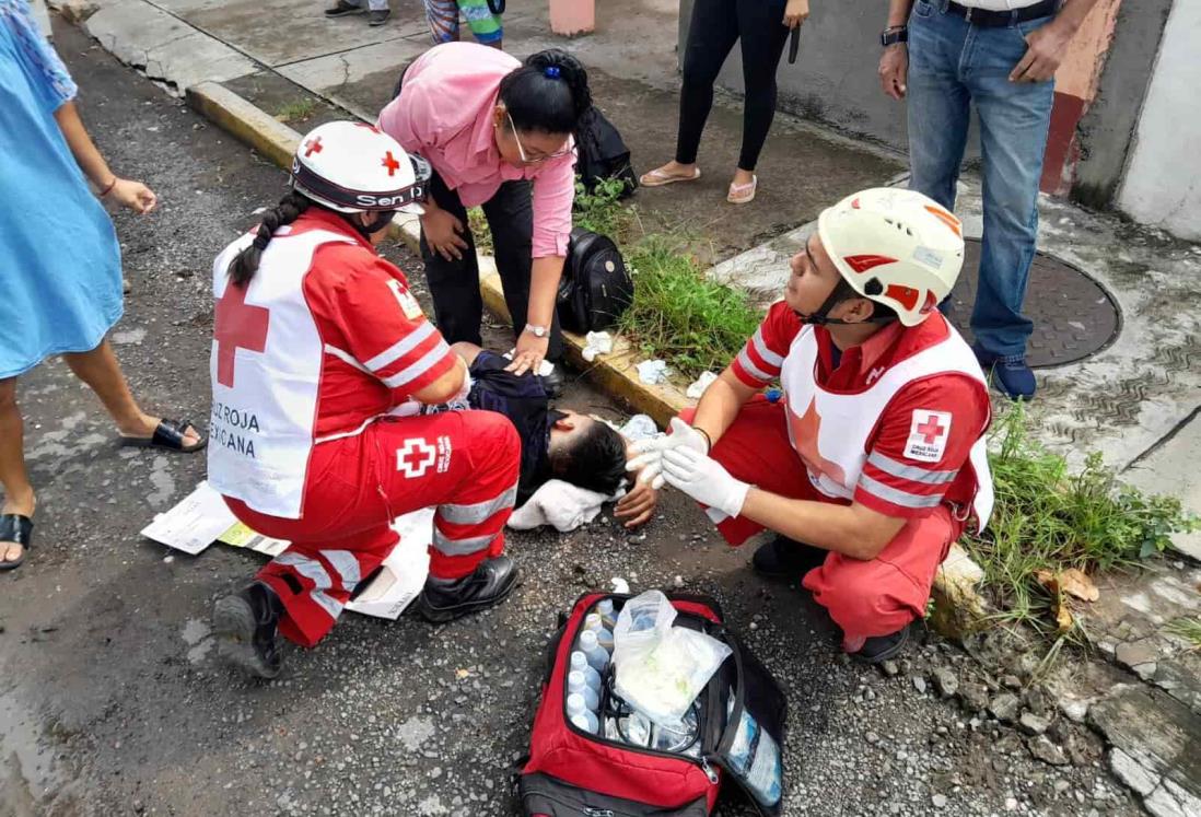 Joven motociclista herido tras chocar con auto de su vecina en Veracruz