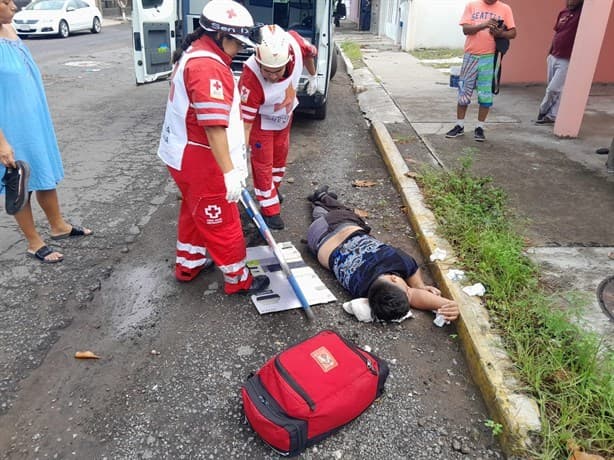 Joven motociclista herido tras chocar con auto de su vecina en Veracruz