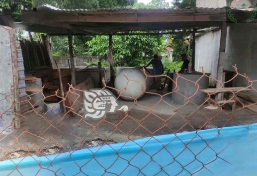 Fuerte olor a gas causa alarma en colonia de Misantla
