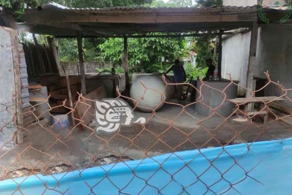 Fuerte olor a gas causa alarma en colonia de Misantla