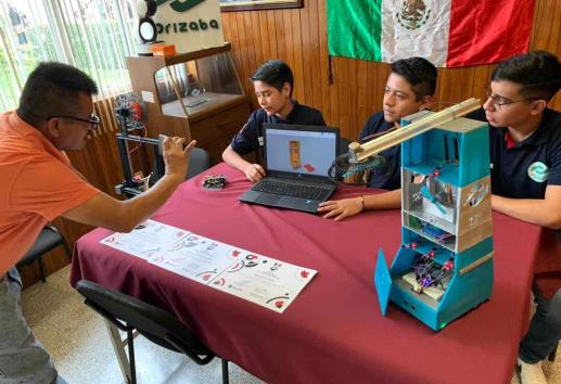 Conalep Orizaba brilla en competencia internacional de robótica