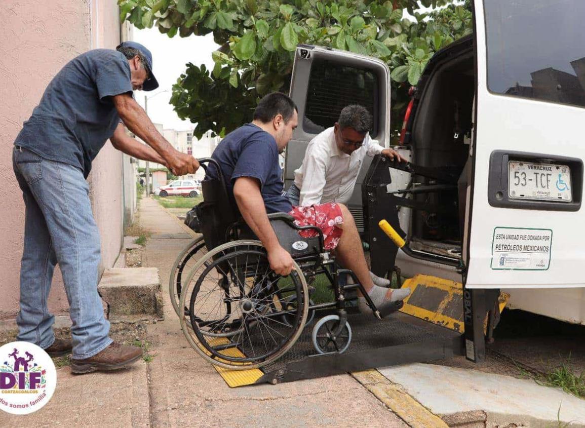 DIF Coatzacoalcos beneficia con transporte gratuito a pacientes del CRIS