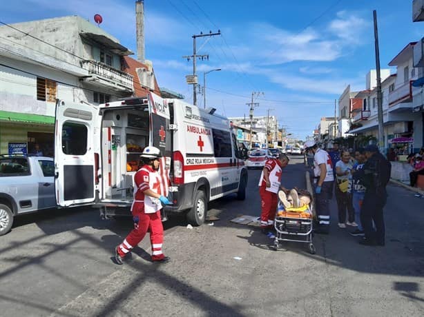 Motociclista se estrella contra autobús en zona de mercados de Veracruz