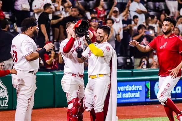 El Águila logra histórica remontada a Pericos y avanza en playoffs