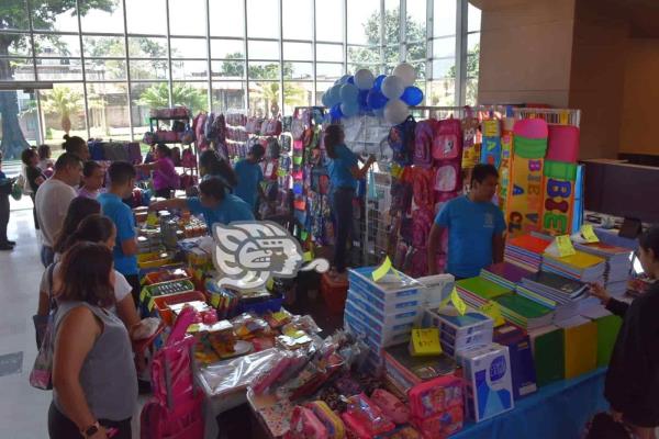 Realizan Feria Regreso a Clases en Orizaba (+Video)