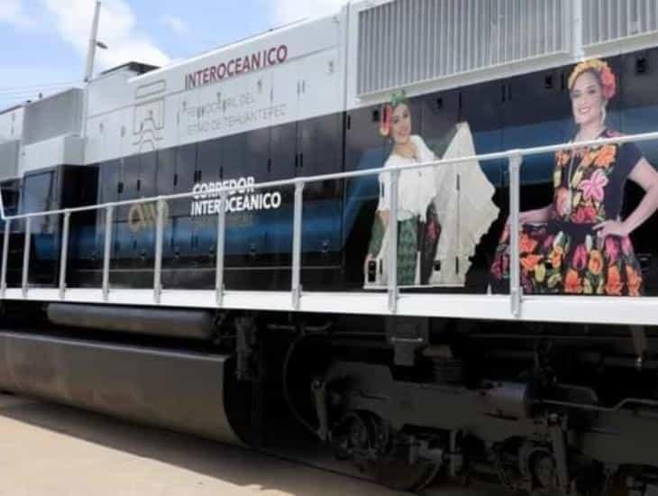 Locomotora del Corredor Interoceánico recorre las vías férreas de Veracruz; causa expectación l VIDEO