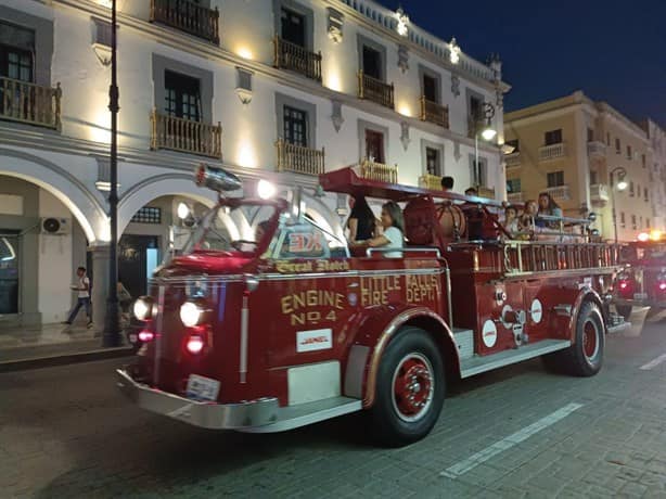 Desfilan bomberos de Veracruz para conmemorar su 150 aniversario | VIDEO