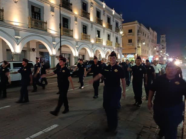 Desfilan bomberos de Veracruz para conmemorar su 150 aniversario | VIDEO