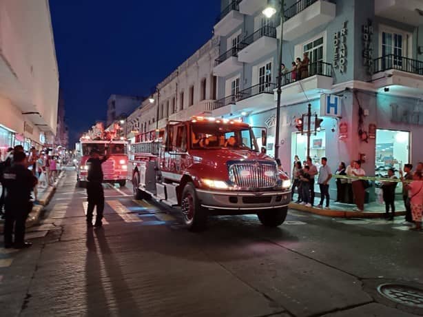 Desfilan bomberos de Veracruz para conmemorar su 150 aniversario | VIDEO