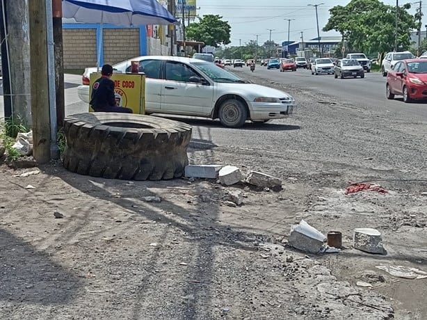 ¡Circulan con temor! Tremendos hundimientos se forman en la carretera Veracruz-Xalapa