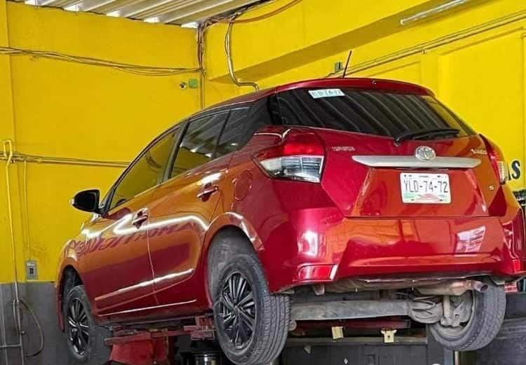 Roban vehículo de joven en colonia Tamarindo de Acayucan 