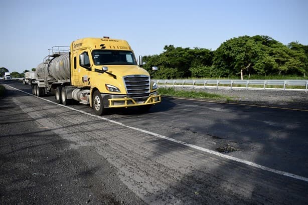 Caos y filas de 7 kilómetros en caseta Paso del Toro