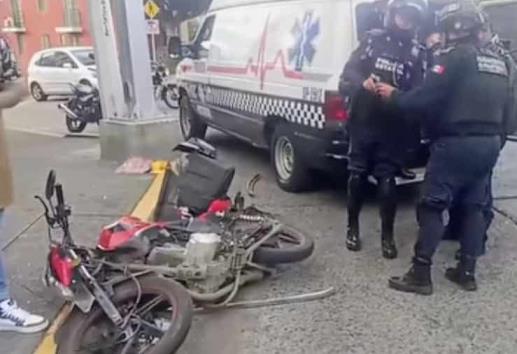 Motorrepartidor es arrollado en avenida Ávila Camacho, en Xalapa