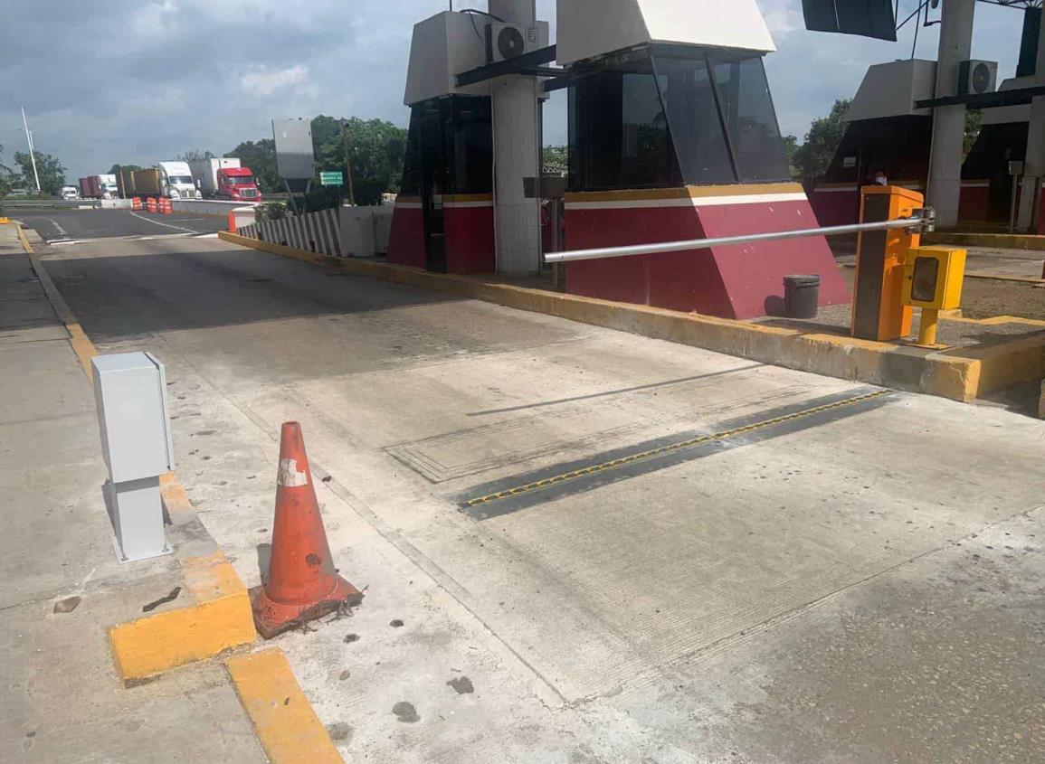 Instalarían poncha llantas en casetas de Acayucan; buscan evitar que autos pasen sin pagar