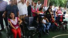Entregan apoyos funcionales para la salud integral de la familia