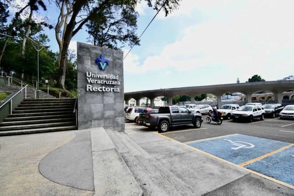 Previo a marcha, UV asegura gestión para aumentar becas del Conahcyt