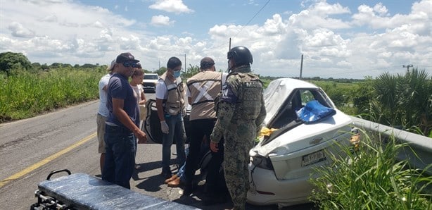 Chocan pipa y auto en Cosamaloapan; accidente deja una víctima y un herido