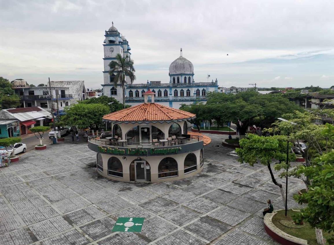 Colonias en Nanchital se quedaron sin agua, luz ni comunicaciones