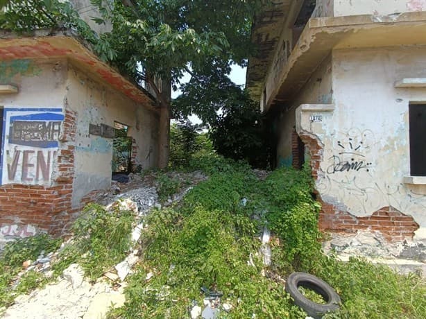 Casa abandonada atemoriza a vecinos del Centro de Veracruz